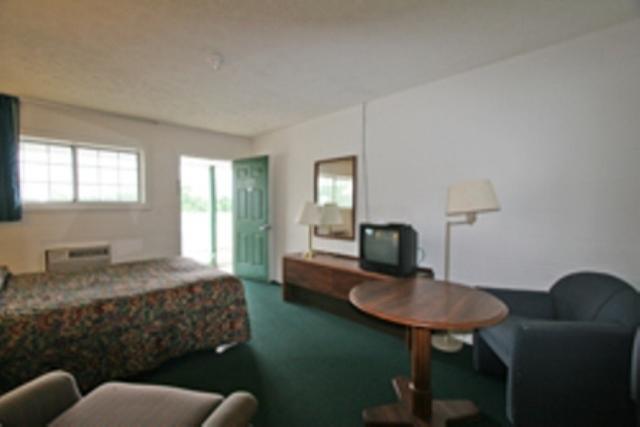 Hotel Lake Anna Glenora الغرفة الصورة