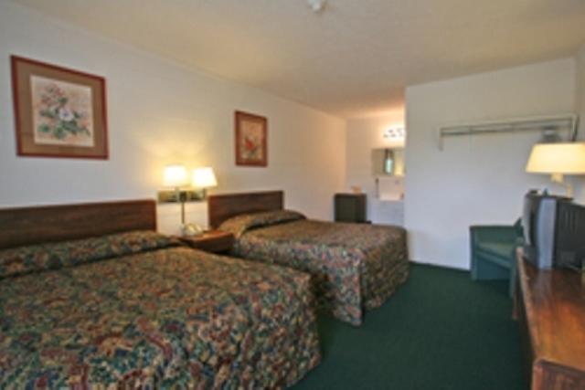 Hotel Lake Anna Glenora الغرفة الصورة
